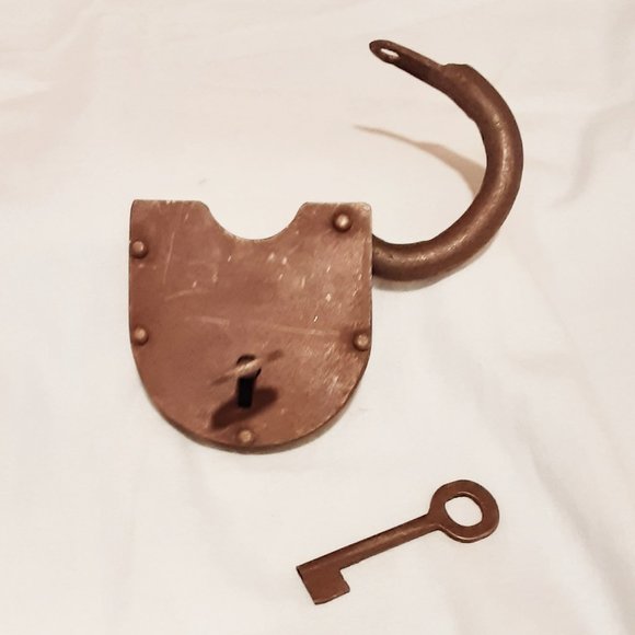 Large Metal Padlock/ Lock, Antique Finish Rustic w/ 2 Keys Really Works - Picture 2 of 7